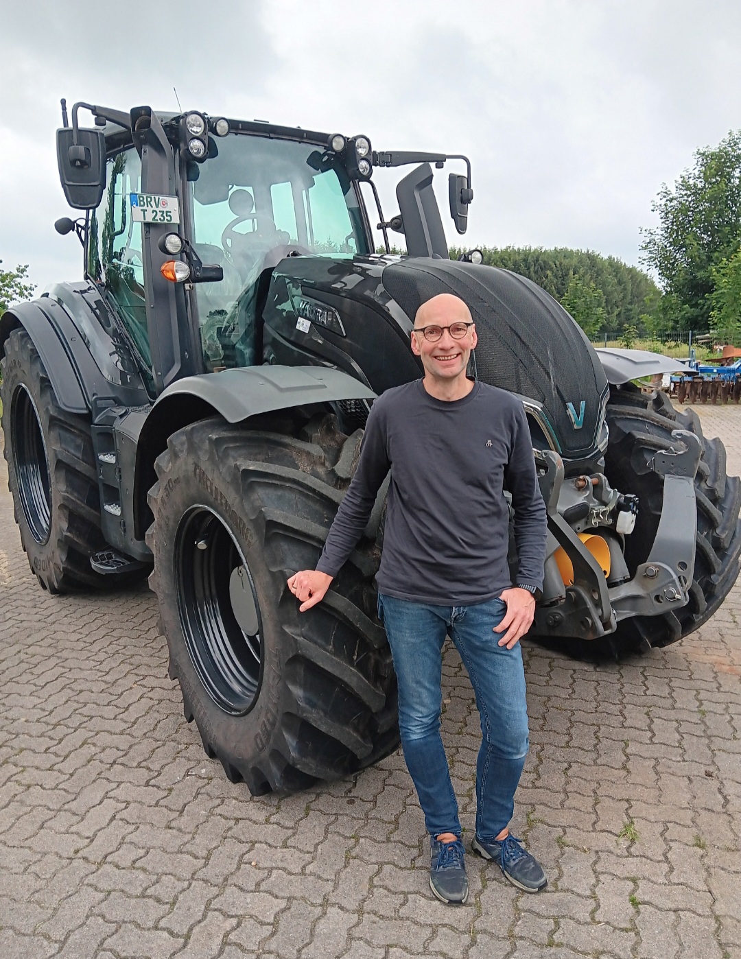 Ansprechpartner Holger Meyer MEYER Landmaschinen GmbH & Co. KG Geschäftsführer