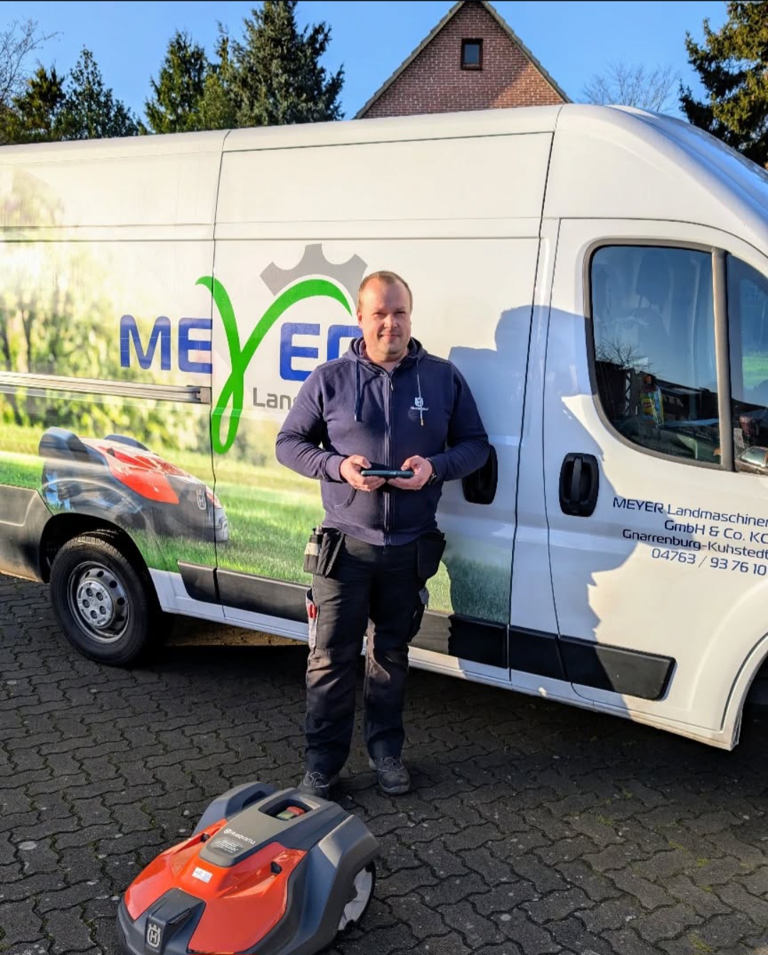 Ansprechpartner Jan Brunkhorst MEYER Landmaschinen GmbH & Co. KG Garten- Kommunalgeräte / Automower