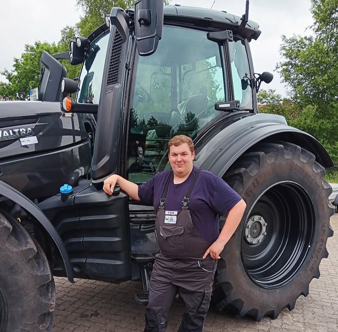 Ansprechpartner Marcel Schütt MEYER Landmaschinen GmbH & Co. KG Lagerist
