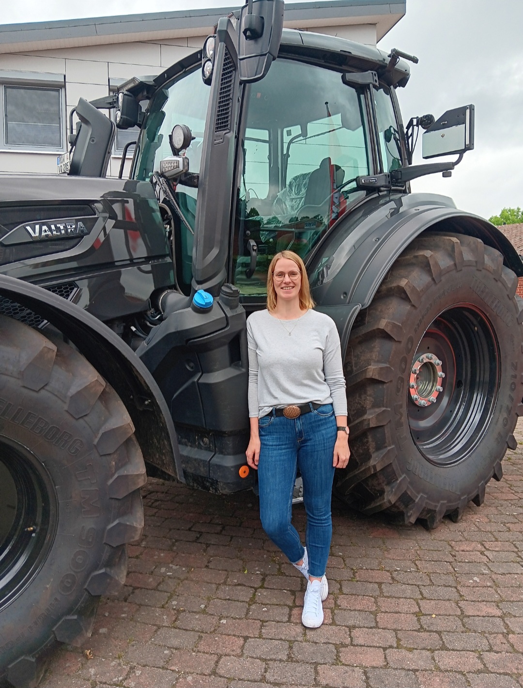Ansprechpartner Nicole Dieckmann MEYER Landmaschinen GmbH & Co. KG Buchhaltung / Rechnungswesen